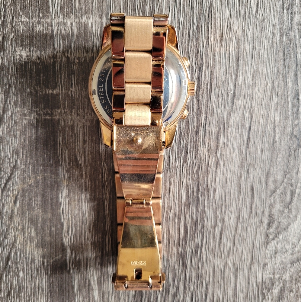Michael Kors Rose Gold Watch - Picture 5 of 6